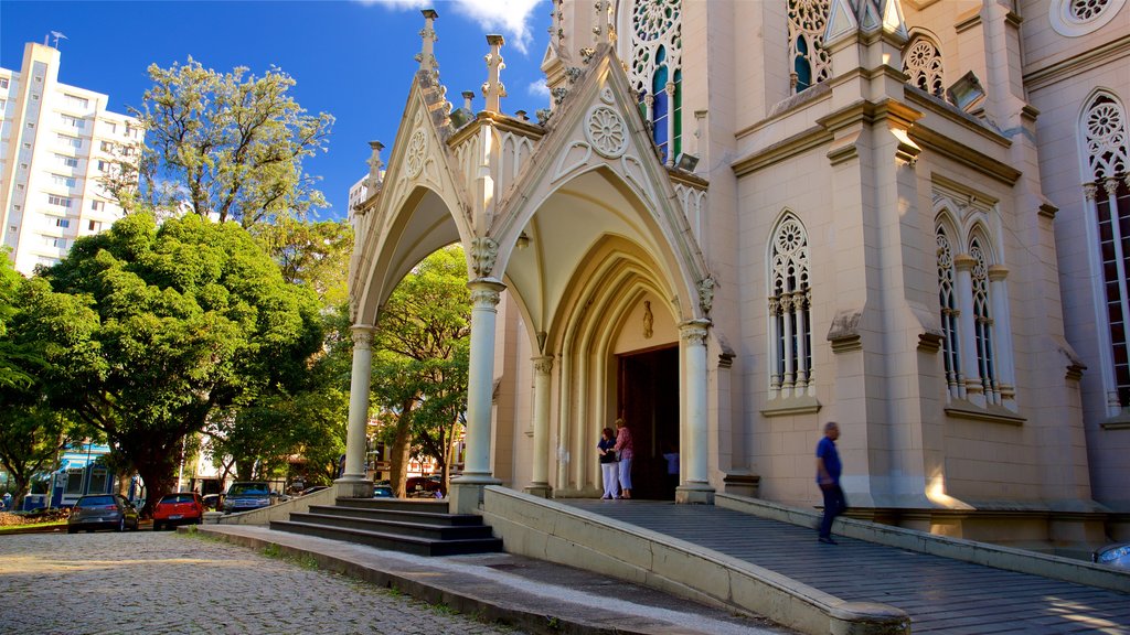 Catedral de Boa Viagem que incluye una iglesia o catedral y patrimonio de arquitectura