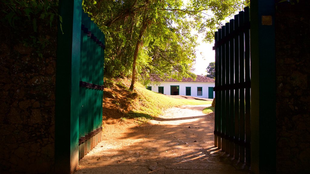 Museu Forte Defensor Perpétuo mostrando uma cidade pequena ou vila