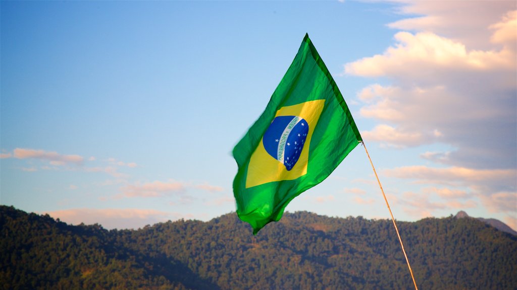 Cais de Paraty caracterizando um pôr do sol