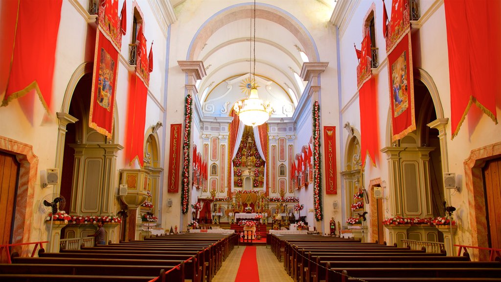 Iglesia de Nuestra Señora de los Remedios mostrando vistas interiores, una iglesia o catedral y elementos del patrimonio