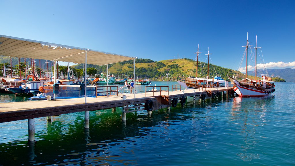 Fish Market showing a bay or harbour