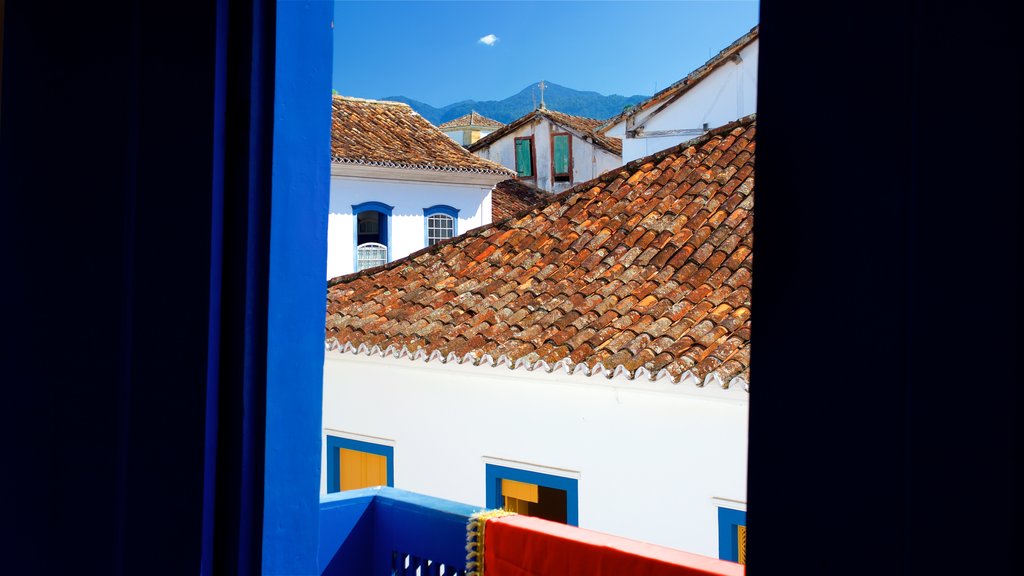 Casa de la Cultura de Paraty que incluye vistas interiores