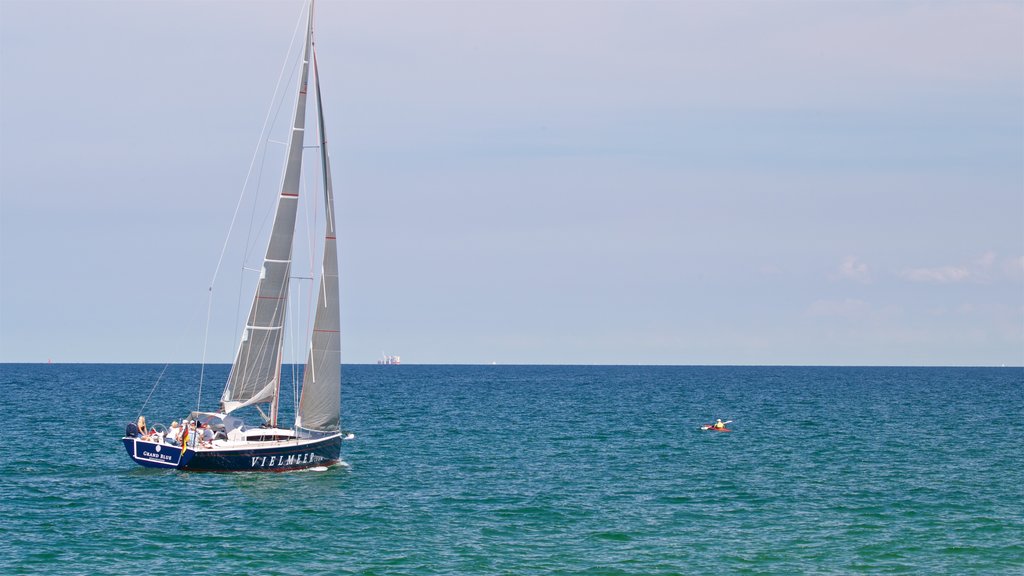 Kuehlungsborn Beach showing general coastal views and sailing