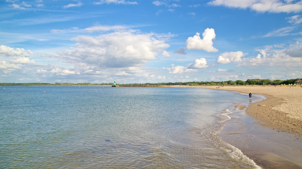 Travemünde mostrando uma praia e paisagens litorâneas