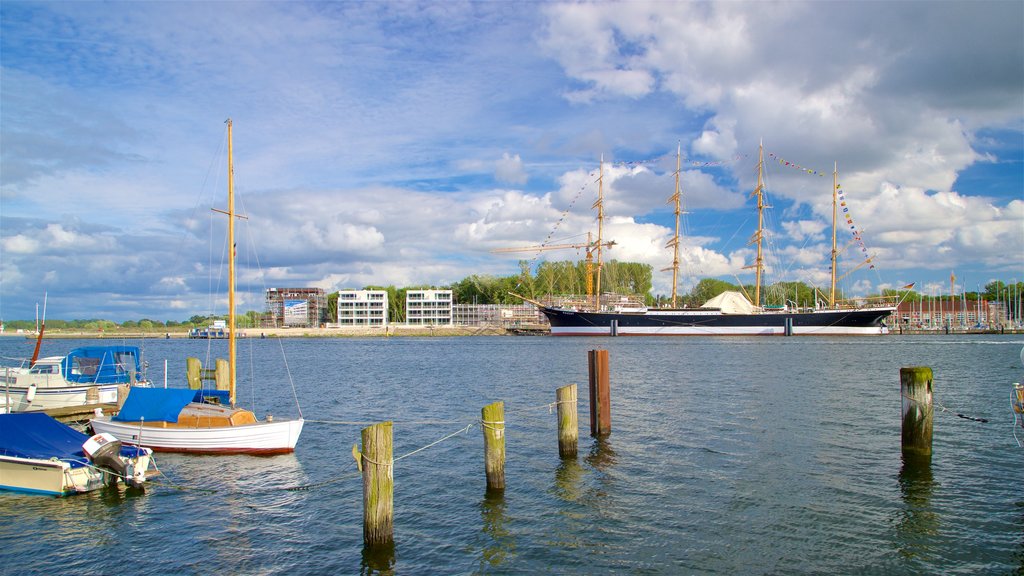 Travemünde som viser en bugt eller havn og kulturarvsgenstande