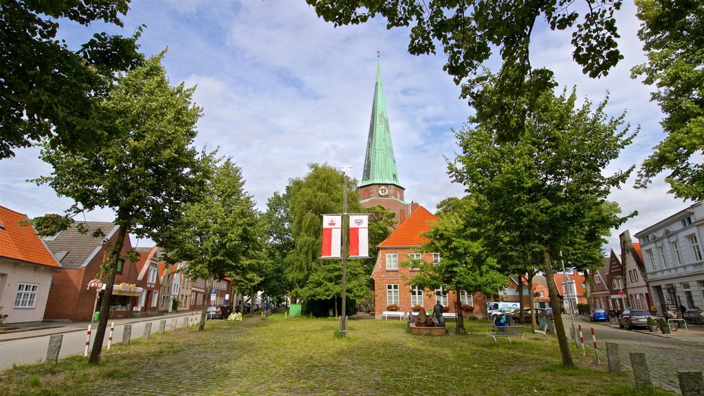 Travemünde toont historische architectuur en een klein stadje of dorpje