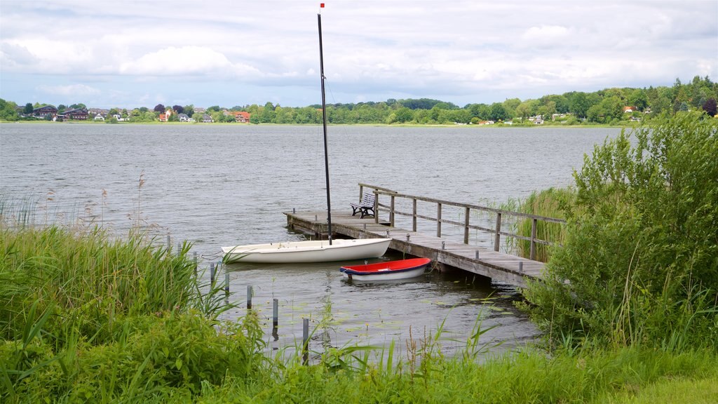 Scharbeutz mostrando un lago o espejo de agua