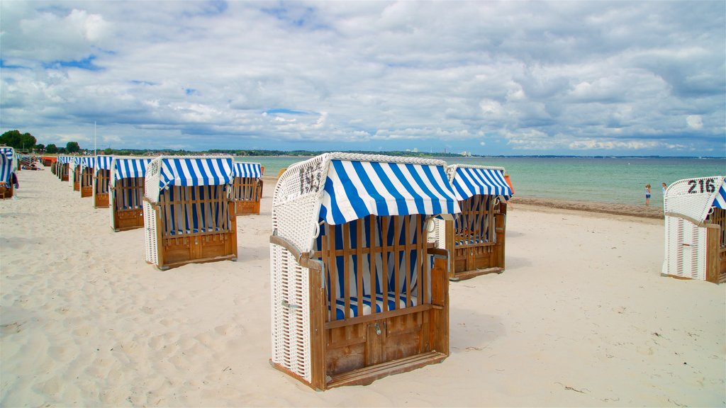 Scharbeutz som inkluderer sandstrand og kyst