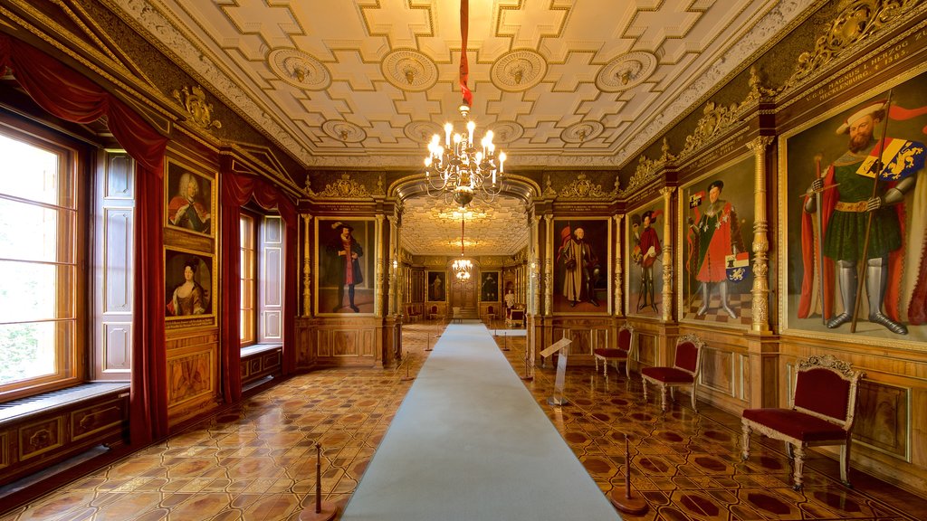 Castillo de Schwerin ofreciendo arte, vistas interiores y elementos del patrimonio