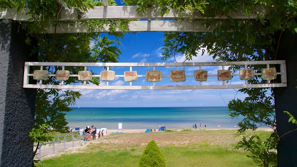 Binz Beach showing outdoor art and general coastal views