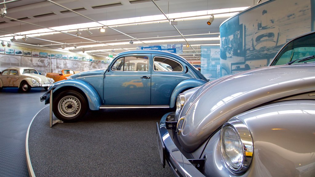 Volkswagen AutoMuseum mostrando elementos de patrimônio e vistas internas