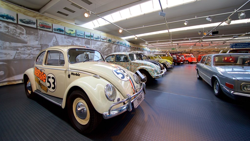 Volkswagen AutoMuseum ofreciendo elementos patrimoniales y vista interna