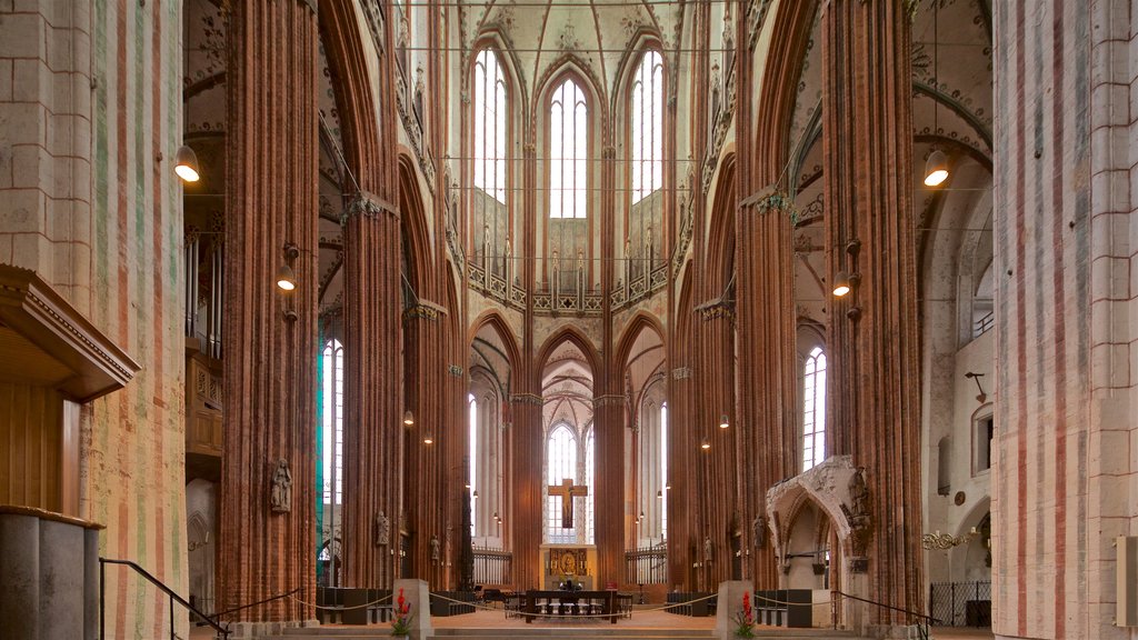 Marienkirche mostrando una iglesia o catedral, vistas interiores y elementos del patrimonio