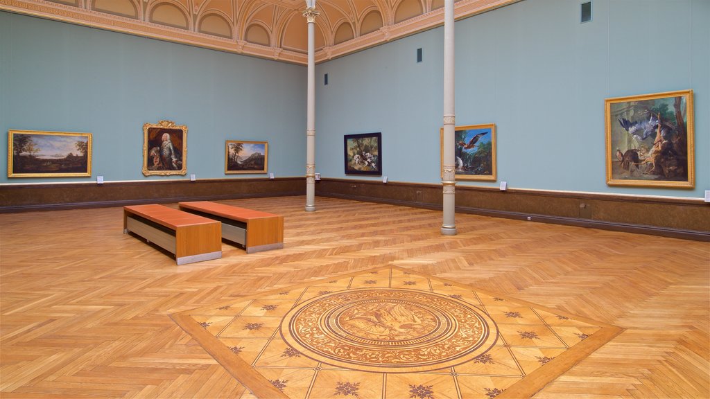 Museum Schwerin que incluye vista interna y arte