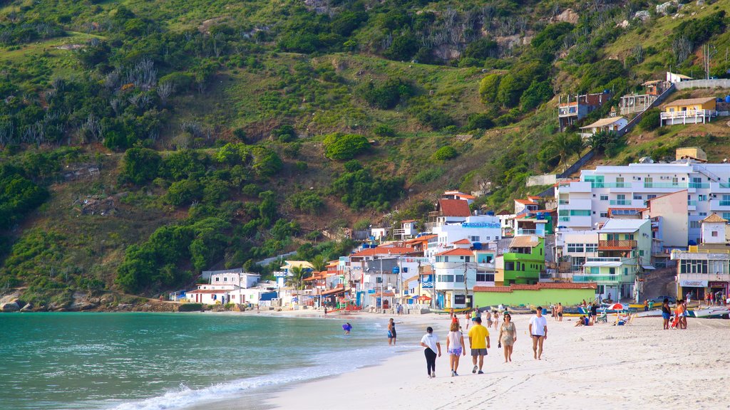 Plage Prainha mettant en vedette une ville côtière, une plage de sable et paysages côtiers