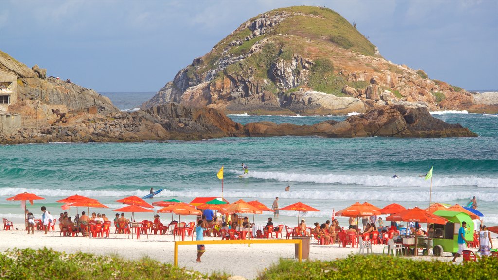 Arraial do Cabo which includes rocky coastline, a beach and general coastal views