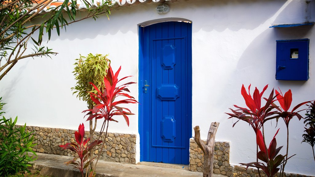 Ossos Beach which includes a house