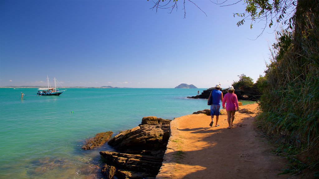 Playa Azeda ofreciendo vistas generales de la costa y también una pareja