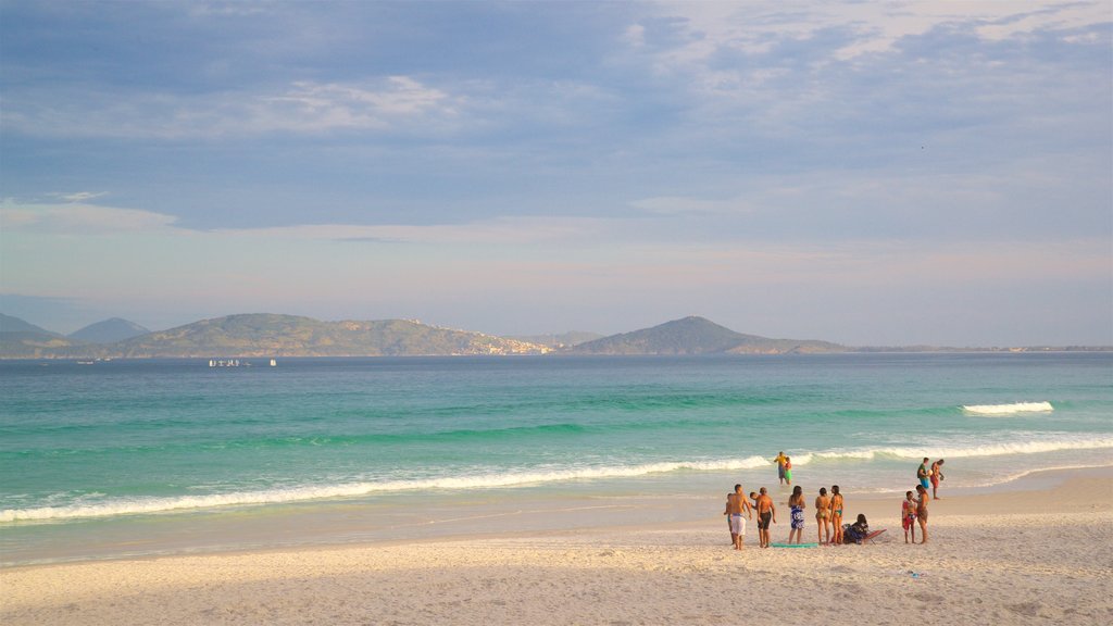 Playa Forte que incluye vista general a la costa y una playa y también un pequeño grupo de personas