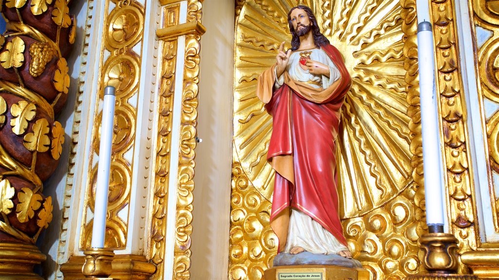 Parish of Our Lady of the Assumption of Cabo Frio showing religious elements and heritage elements