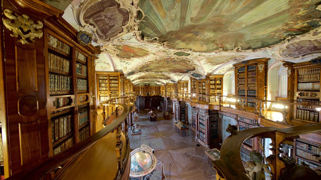 Biblioteca de la Abadía de Saint Gall que incluye vista interna y elementos patrimoniales