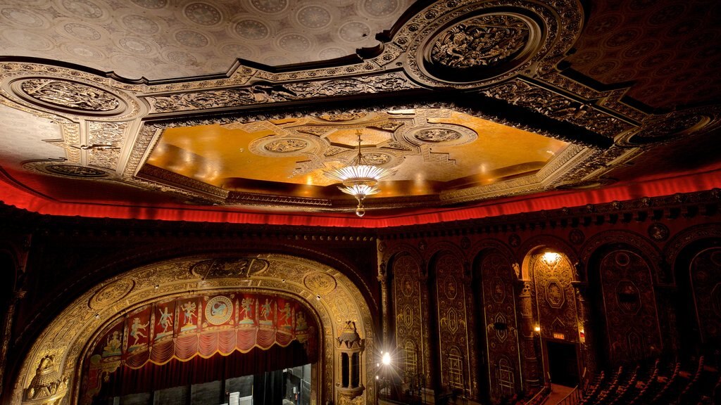 Landmark Theatre que incluye vista interna, escenas de teatro y elementos patrimoniales