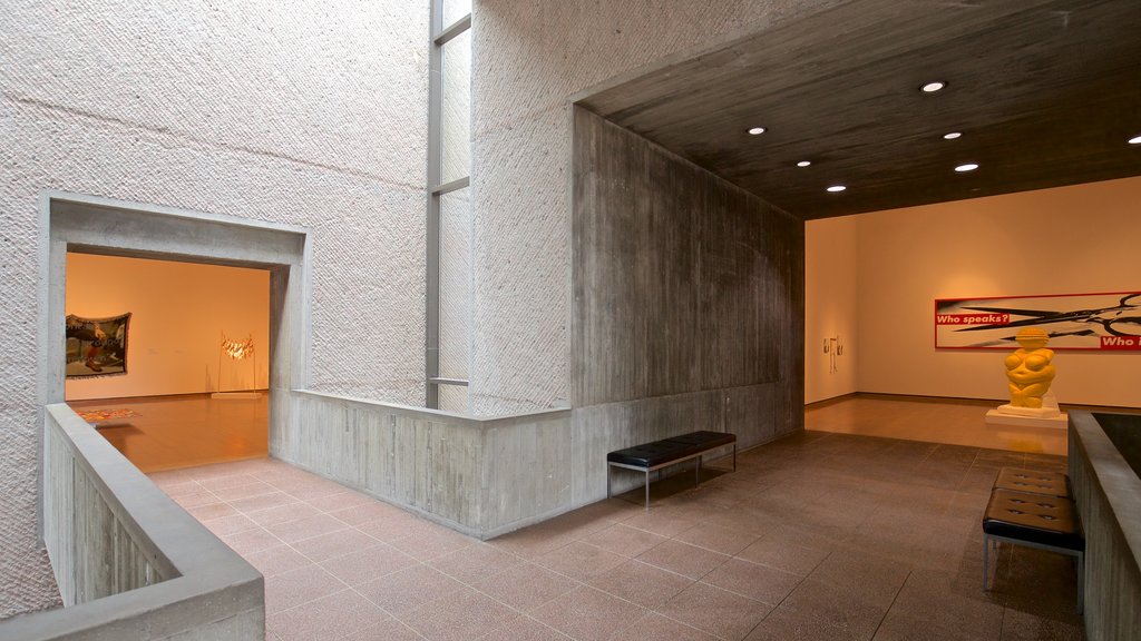 Everson Museum of Art mostrando vista interna y arte