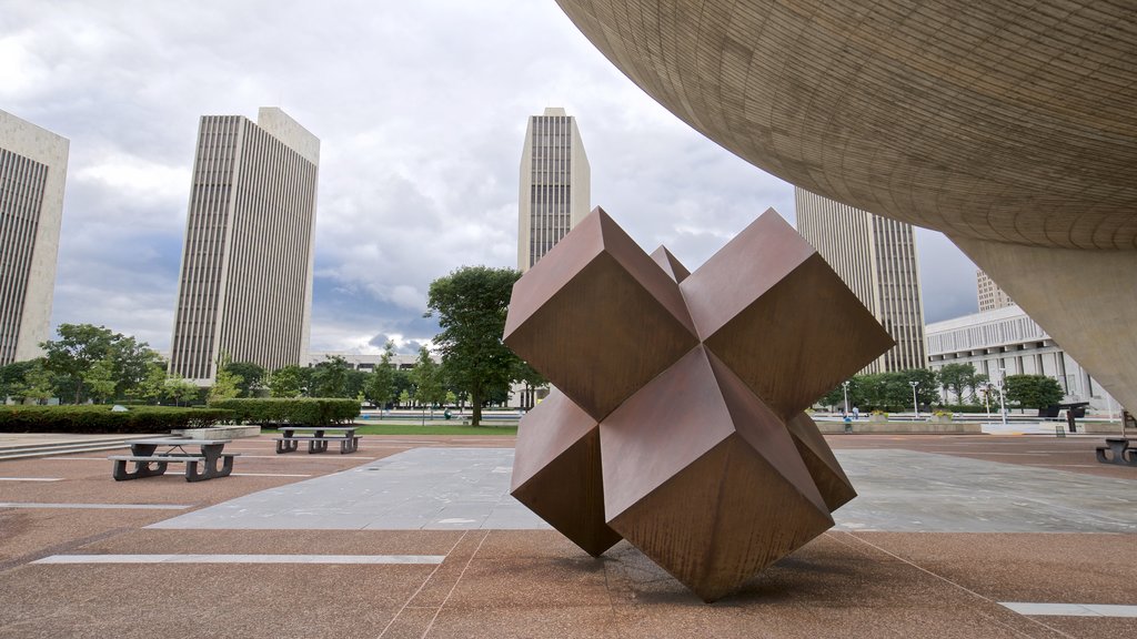 Governor Nelson A. Rockefeller Empire State Plaza que incluye un parque o plaza, una ciudad y arte al aire libre