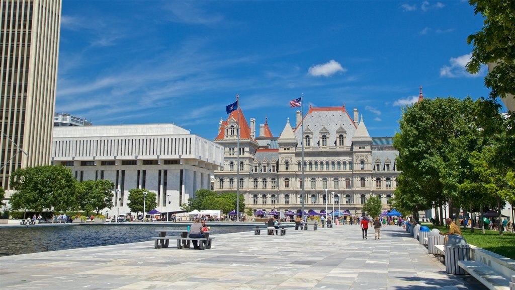 Governor Nelson A. Rockefeller Empire State Plaza que incluye arquitectura patrimonial