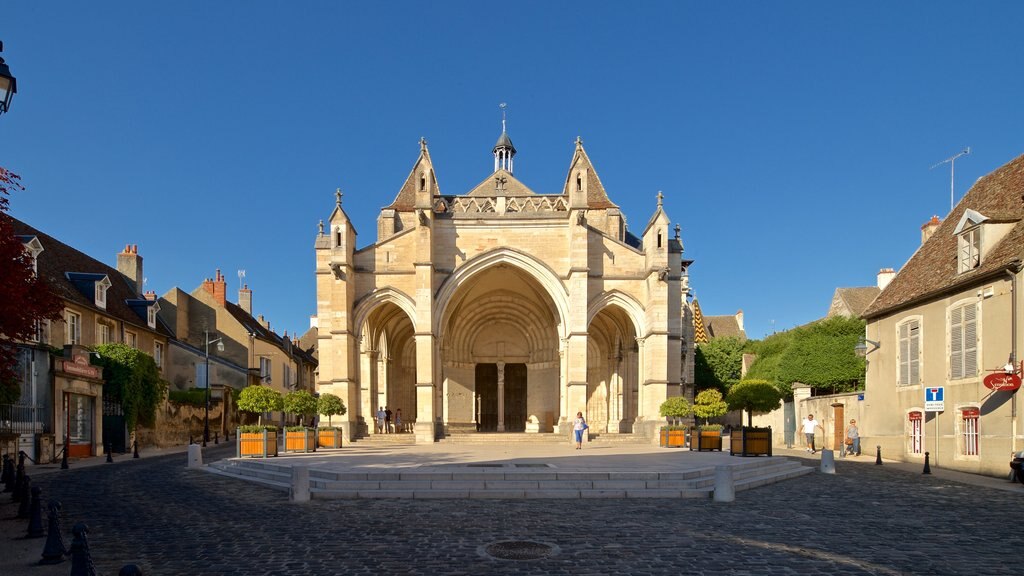 Collegiate Church of Notre-Dame which includes a church or cathedral and heritage architecture