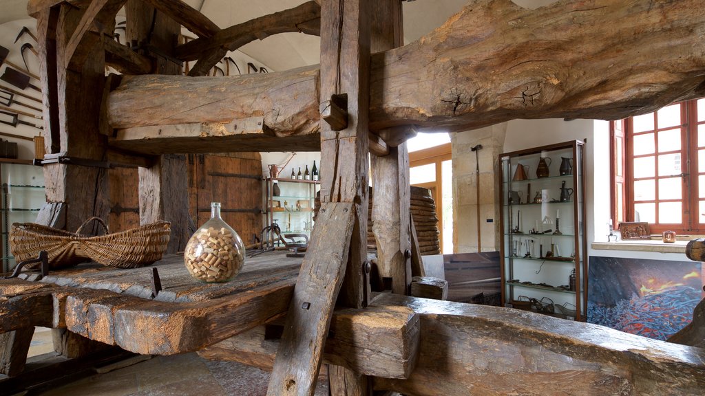 Chateau de Pommard showing interior views