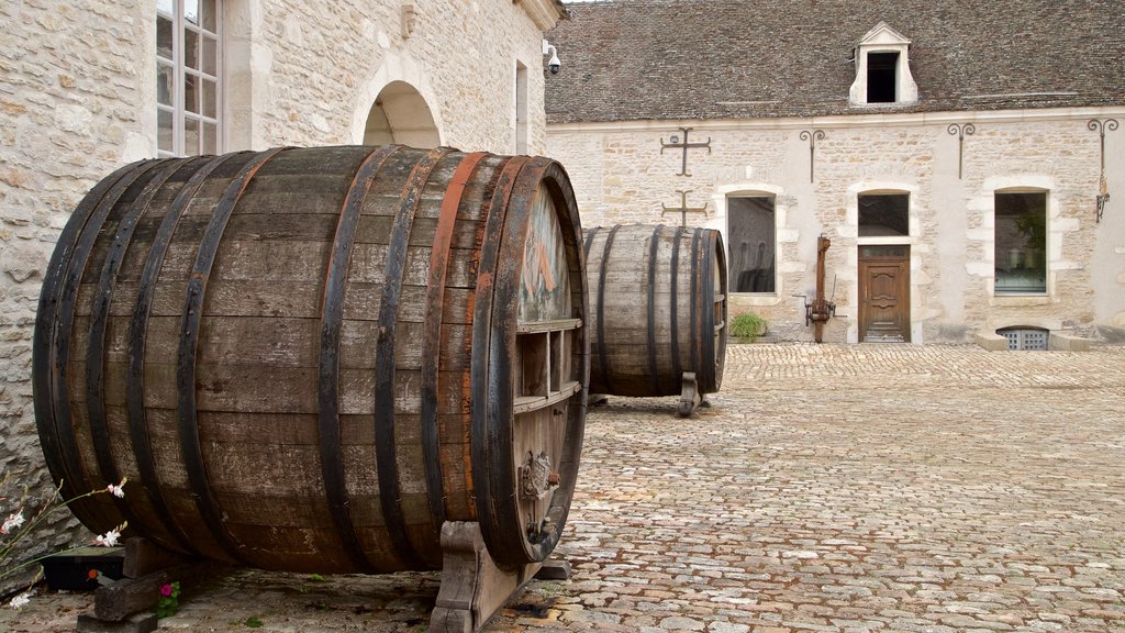 Château de Pommard mettant en vedette éléments du patrimoine