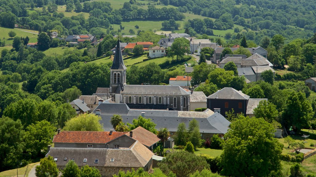 Château de Mauvezin que inclui paisagem, cenas tranquilas e uma cidade pequena ou vila