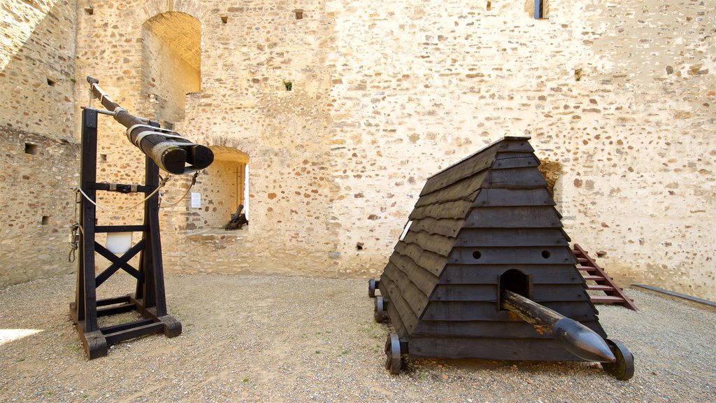 Castillo de Mauvezin que incluye elementos del patrimonio