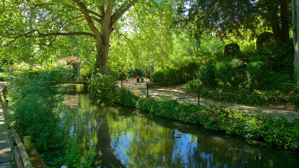 Jardin des Plantes which includes a river or creek and a garden