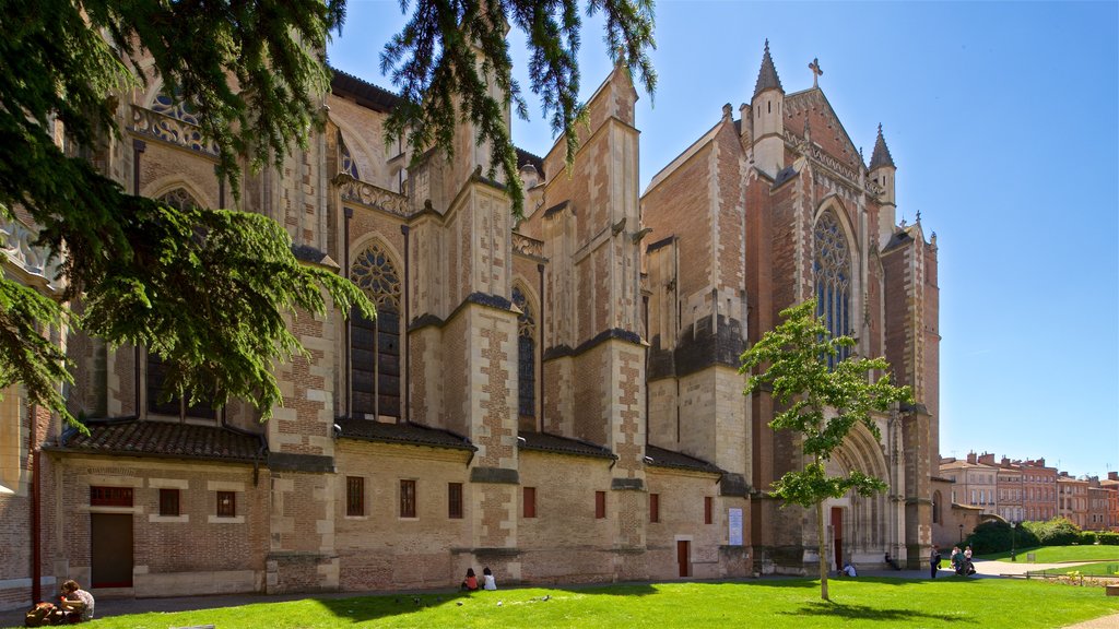 Katedral Saint Etienne menunjukkan gereja atau katedral dan arsitektur kuno