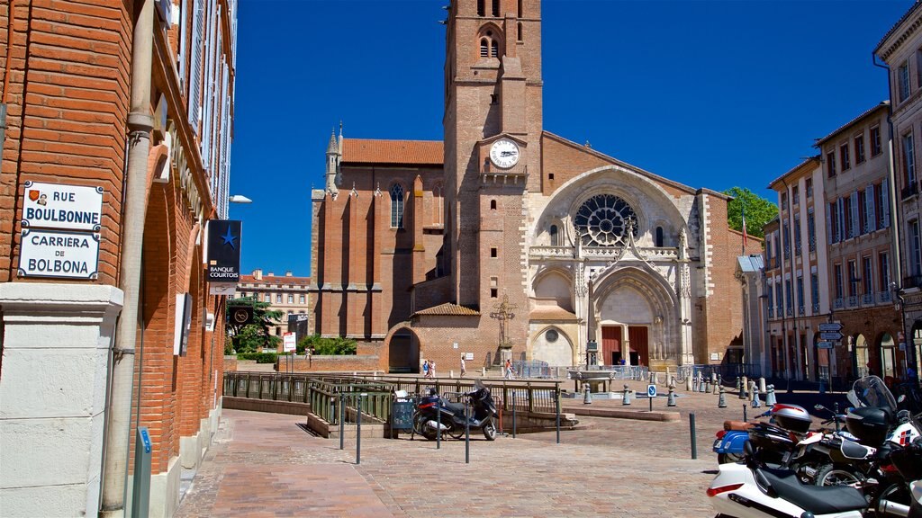 Saint Etienne Cathedrale caracterizando arquitetura de patrimônio e uma igreja ou catedral