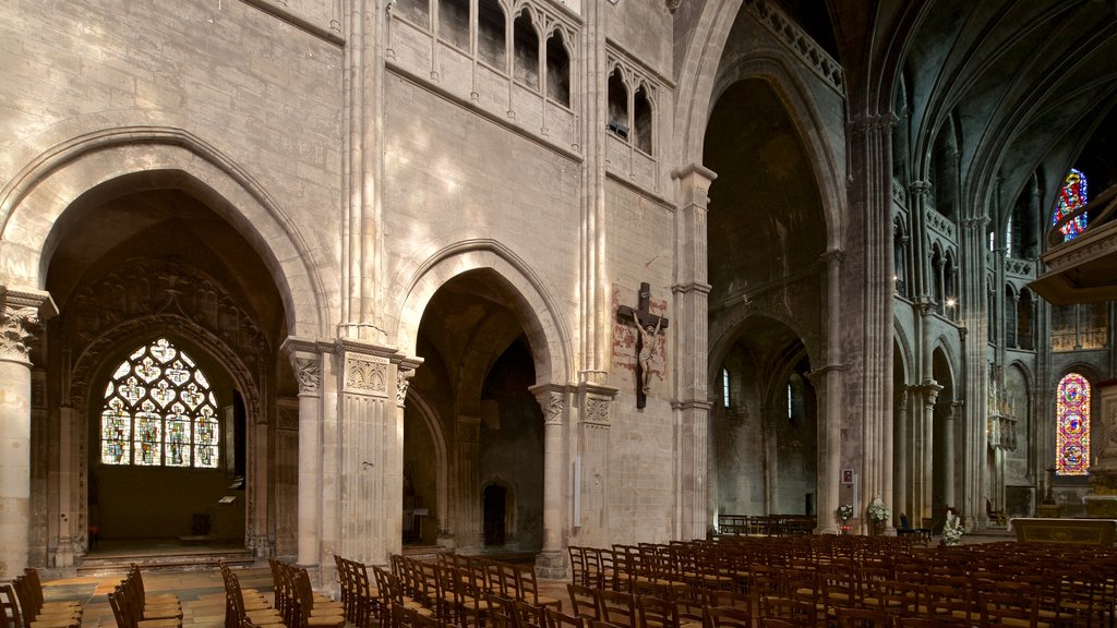 Chalon Cathedral which includes heritage elements, a church or cathedral and interior views