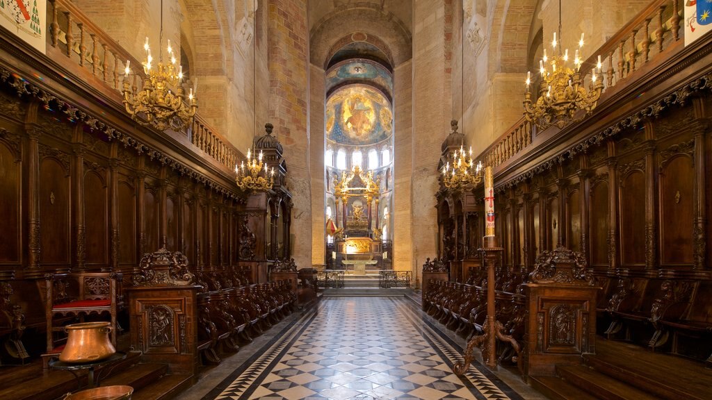 Basilique Saint-Sernin which includes heritage elements, a church or cathedral and interior views