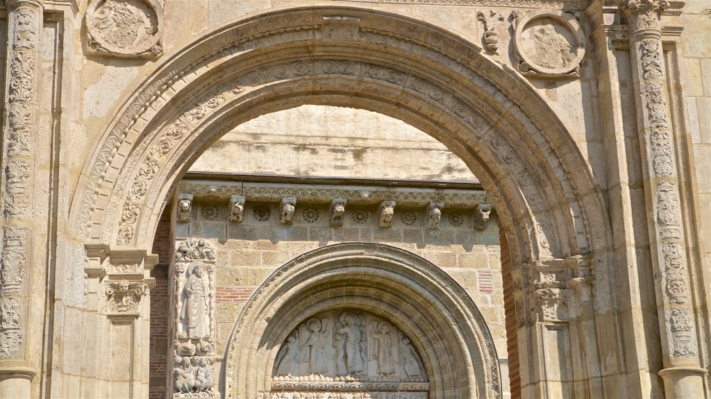 Basilique Saint-Sernin que inclui elementos de patrimônio