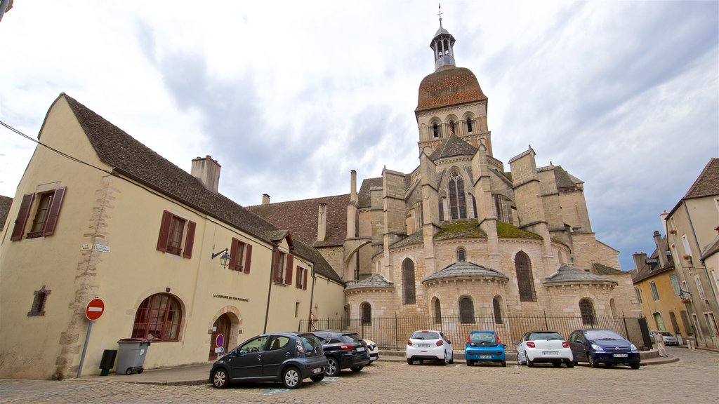 Collegiate Church of Notre-Dame showing a church or cathedral and heritage architecture