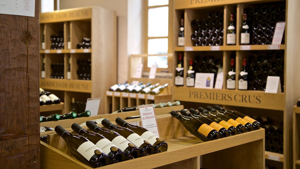 Marché aux vins montrant scènes intérieures et boissons