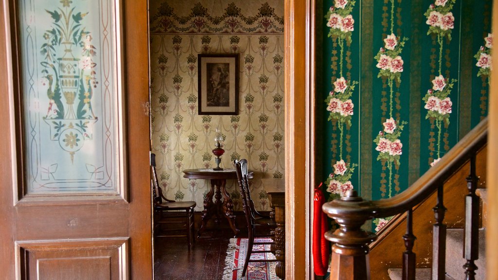 Stuhr Museum of the Prairie Pioneer showing heritage elements, interior views and a house