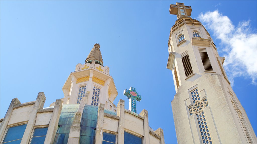 Église St-Blaise showing a church or cathedral and heritage elements