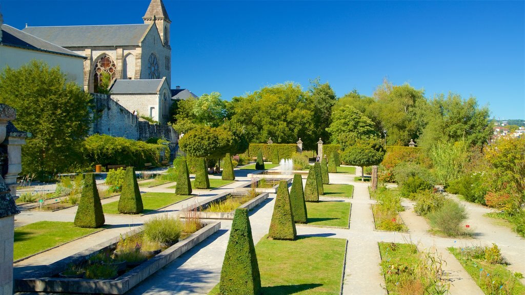 Jardin de l\'Eveche showing heritage elements, a park and a church or cathedral