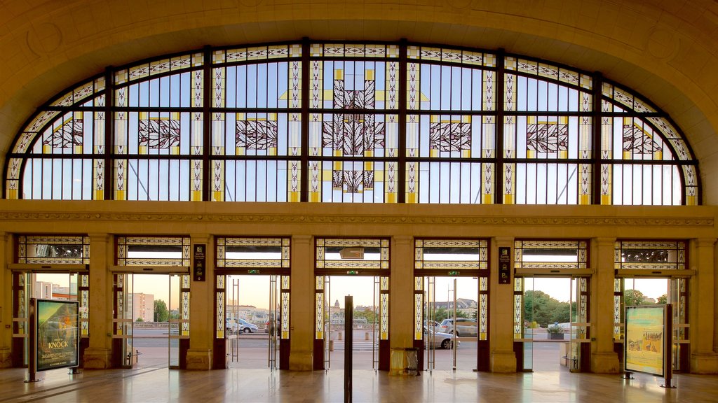 Gare de Limoges mostrando elementos patrimoniales y vista interna