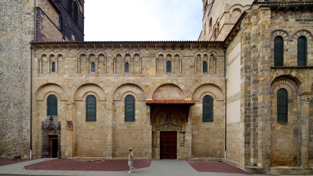 Basilica of Notre-Dame-du-Port qui includes patrimoine architectural aussi bien que homme