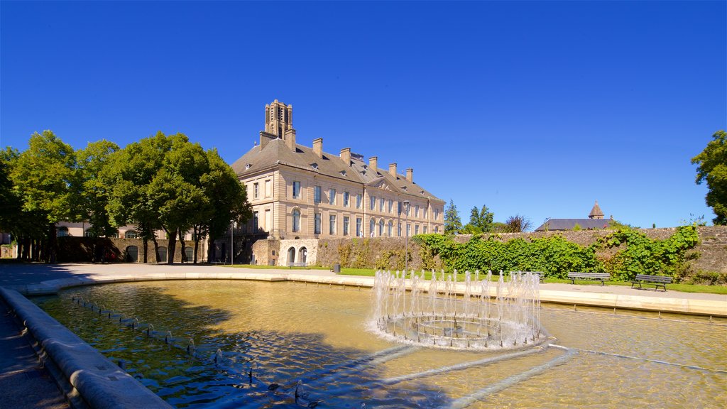 Musée des Beaux Arts featuring a fountain, a pond and heritage architecture