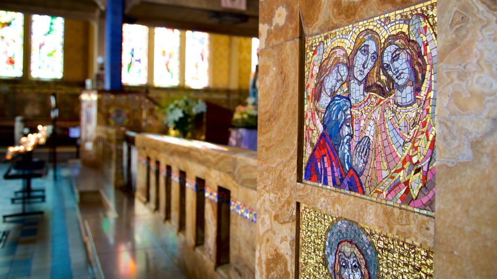 Église St-Blaise mostrando vista interna, una iglesia o catedral y arte