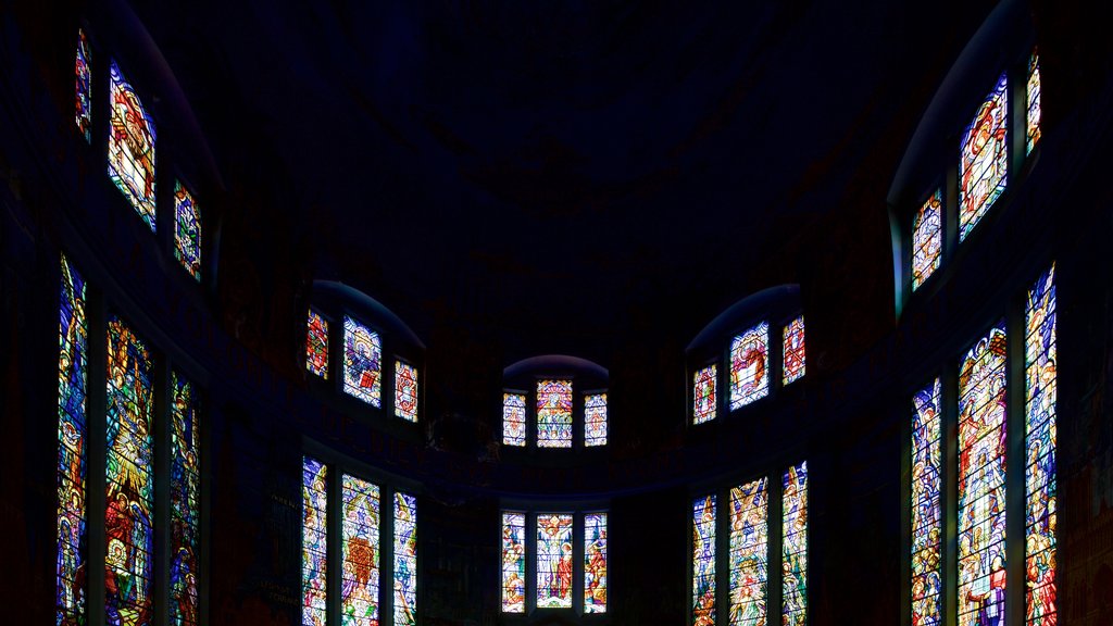 Église St-Blaise showing interior views and a church or cathedral